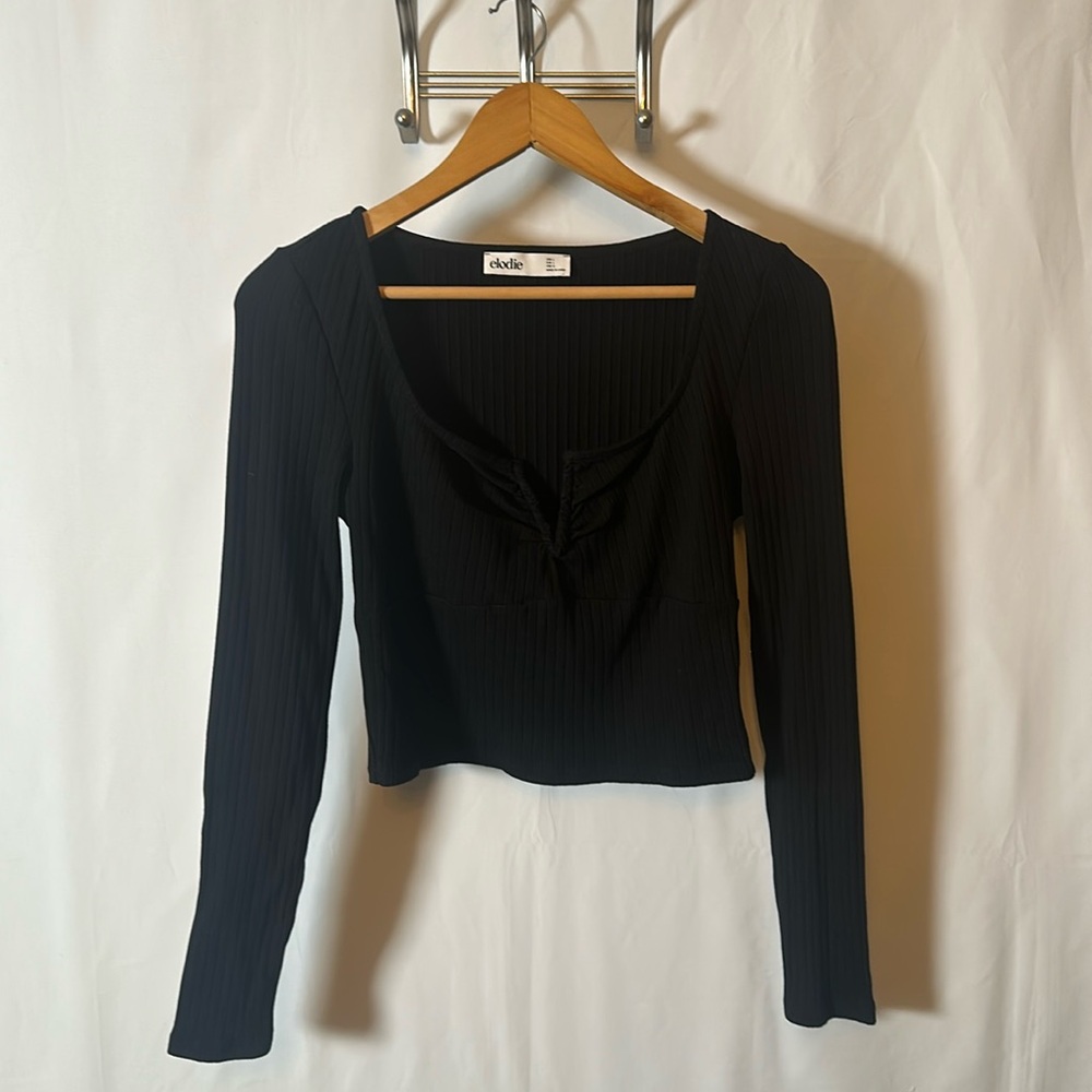 Cropped ribbed long sleeved tee